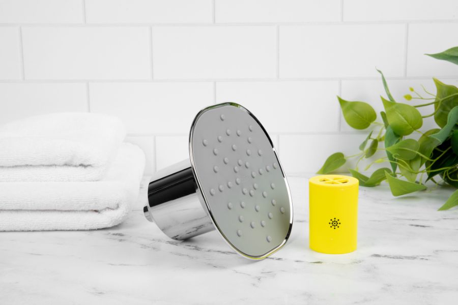 Afina Showerhead with Filter and Towels